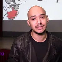 Husein Idol terbiasa menyanyikan lagu bergenre rock, bukan berarti dirinya tidak menyukai genre yang lainnya. Ia merasa senang menjadi orang yang menyanyikan lagu ‘A Whole New World’ versi Indonesia dalam proyek album kompilasi lagu-lagu legendar...