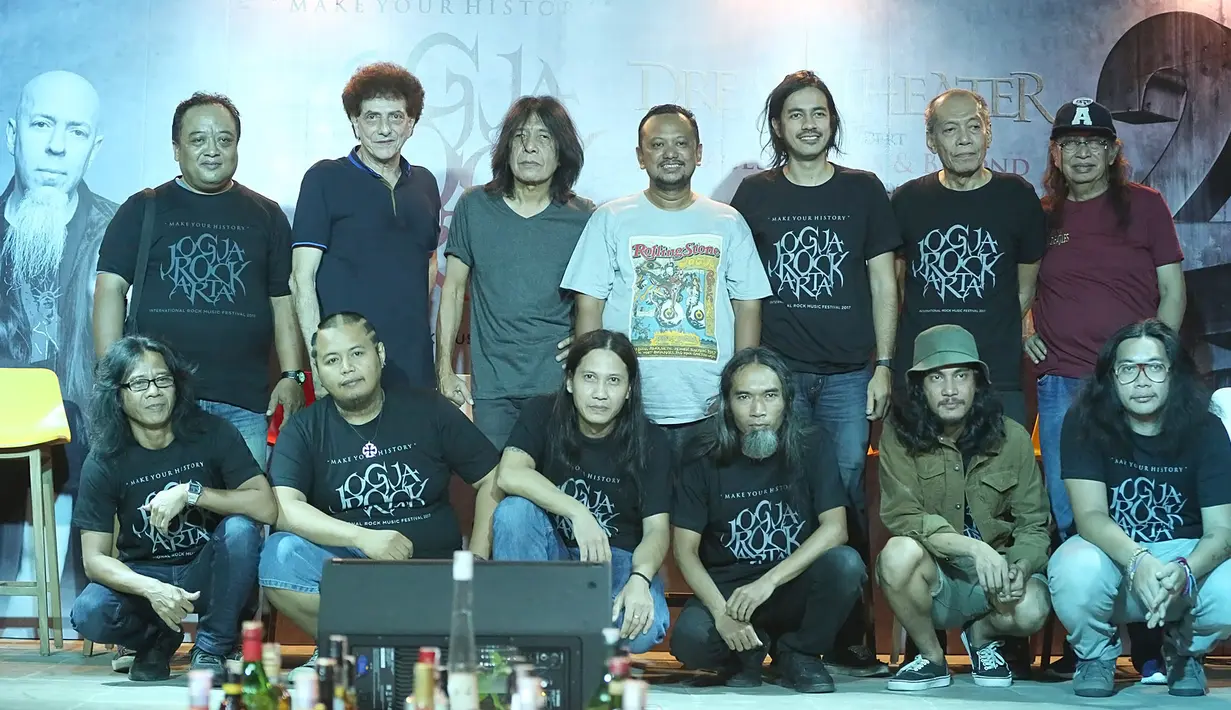 Sebagian besar orang sudah menantikan hari ini sejak beberapa waktu lalu, terutama bagi mereka yang akan hadir di JogjaRockarta: International Rock Music Festival.  (Bambang E.Ros/Bintang.com)