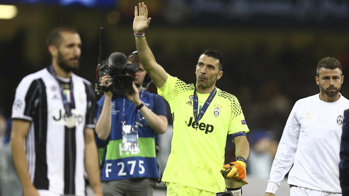 Kiper Legendaris Juventus Isyaratkan Pensiun Musim Depan