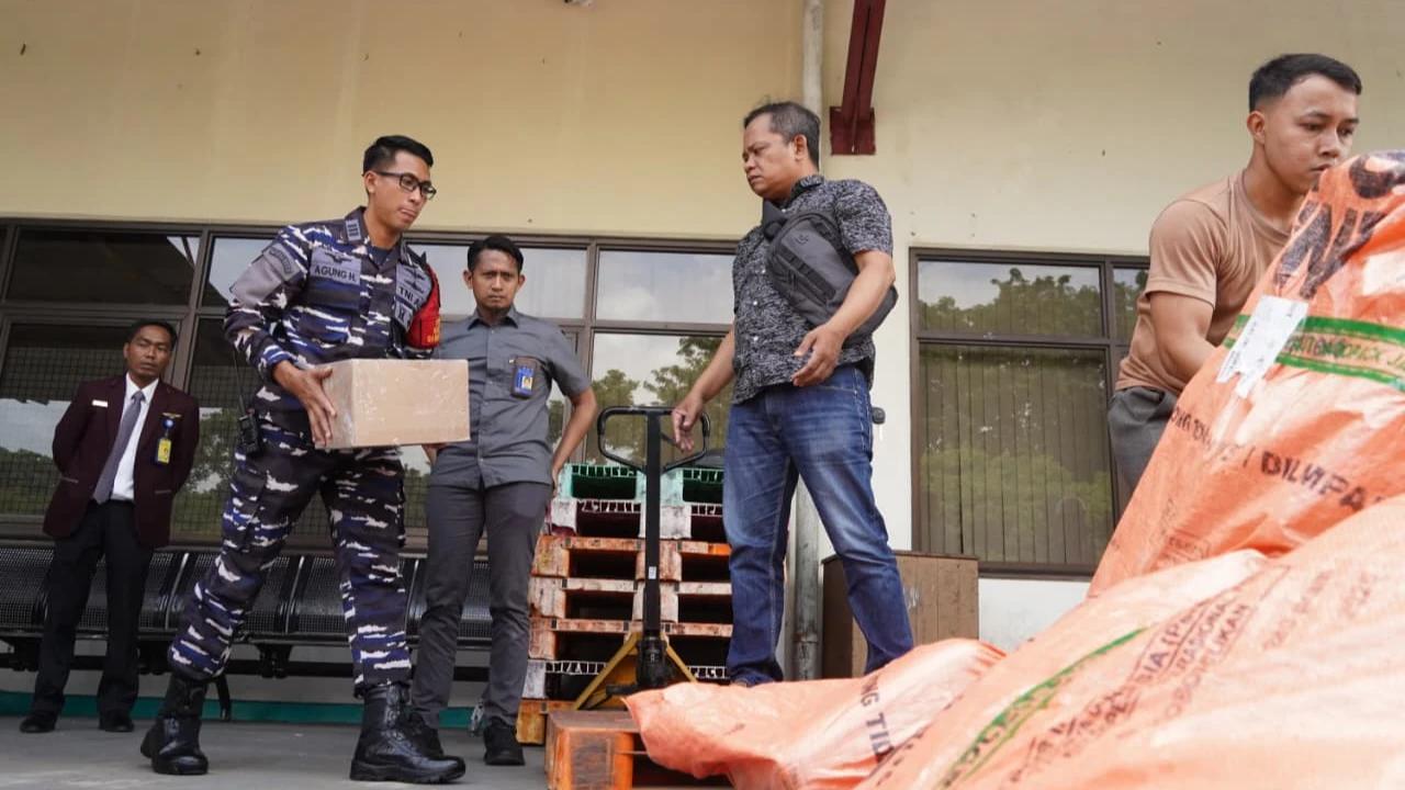 Kronologi TNI AL Gagalkan Upaya Penyelundupan 2.500 Bungkus Rokok Ilegal di Bandara Internasional Juanda