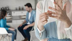 Ilustrasi cinta, selingkuh, orang ketiga. (Photo Copyright by Freepik)