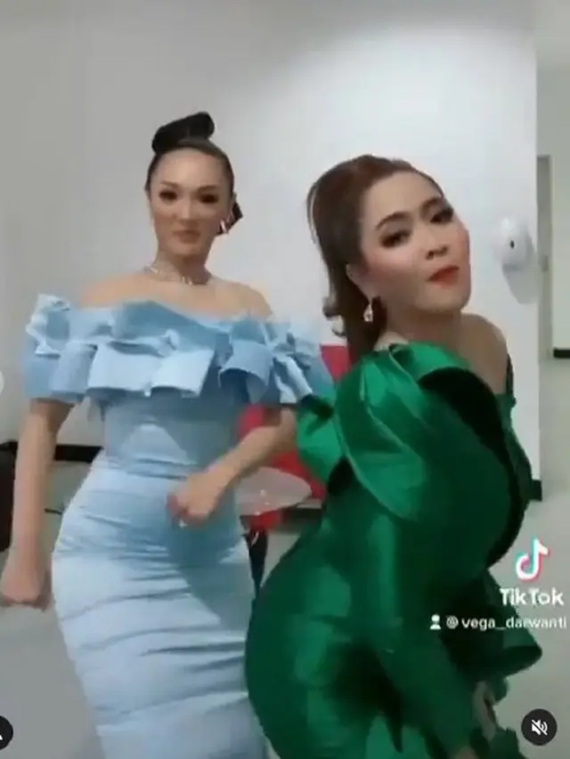 [Fimela] Zaskia Gotik