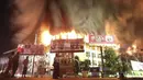 Pasar Minglar di Yangon ditimpa bencana kebakaran, Myanmar, Sabtu (9/1/2016). Penyebab kebakaran masih dalam penyelidikan . (Reuters/Soe Zeya Tun)