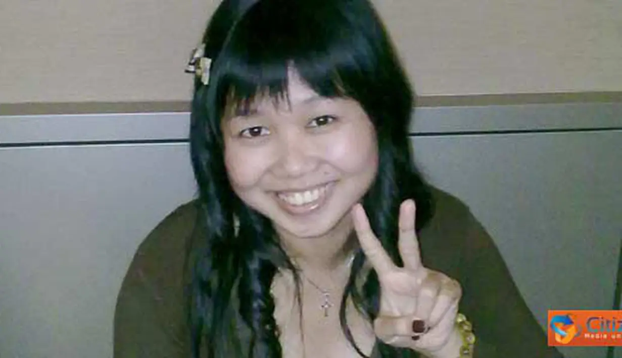Citizen6, Surabaya: Ciri-ciri Maria, tinggi 167cm, berat 52 kg, rambut hitam panjang lurus sebahu, tahi lalat di pelipis mata sebelah kanan dan disekitar bibir, kulit putih. Apabila anda melihatnya, tolong hubungi saya di No.081703271717.(Pengirim: Lilis)