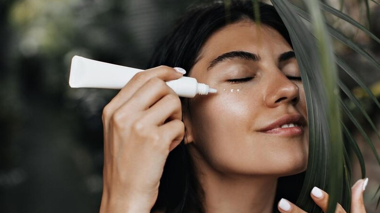 Sudah Menggunakan Makeup Ber-SPF, Apakah Anda Masih Perlu Mengaplikasikan Sunscreen? Ini Dia Faktanya!