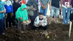 Putri kedua Aa Jimmy ditemukan meninggal setelah tersapu gelombang tsunami selat sunda.
