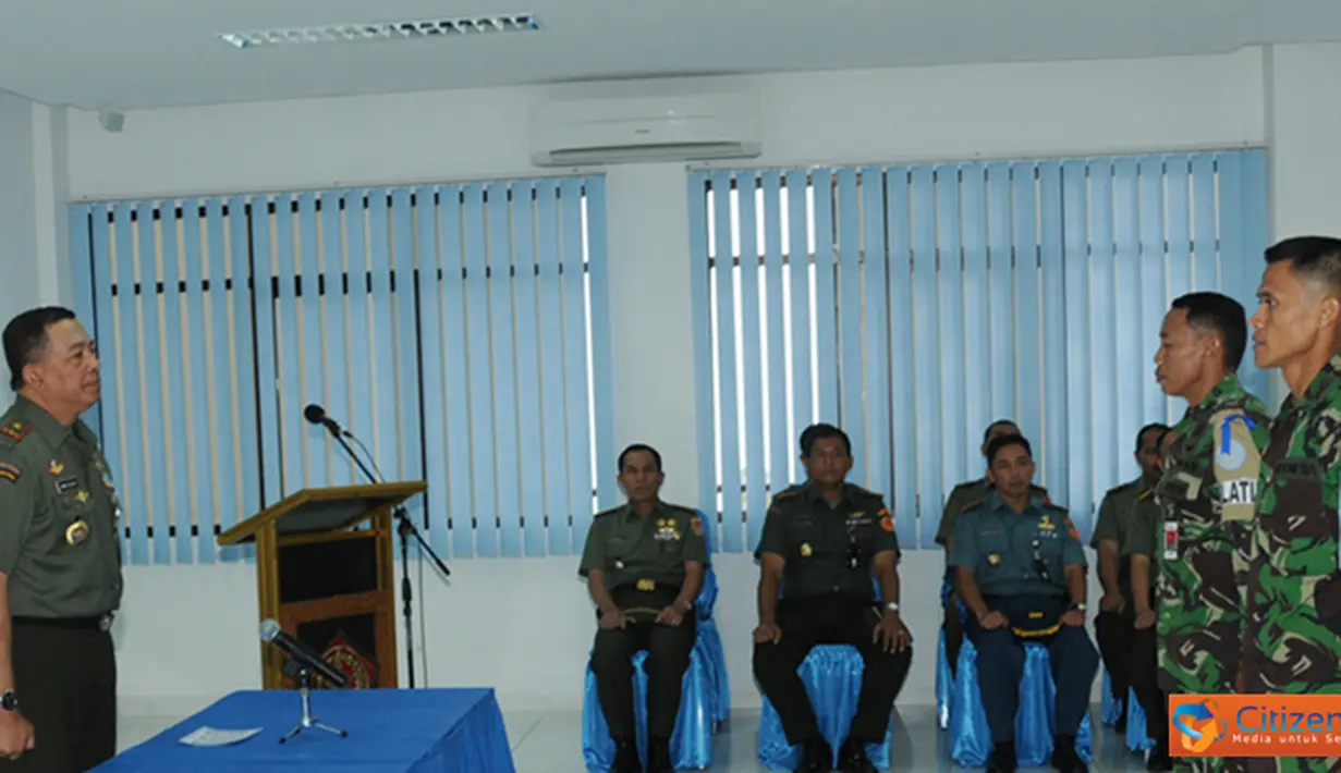 Citizen6, Sentul: Komandan PMPP TNI Brigjen TNI Imam Edy Mulyono, secara resmi membuka Latihan Penyiapan Satgas Lebanon dalam rangka Misi Pemeliharaan Perdamaian TA. 2012, di PMPP TNI Sentul, Bogor, Senin (15/10). (Pengirim: Badarudin Bakri)