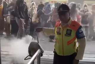 Heboh Tas Penumpang KRL Mengeluarkan Asap, Ternyata Berasal dari Gadget yang Terbakar