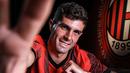 Christian Pulisic asal Amerika Serikat baru saja didatangkan AC Milan dari Chelsea pada bursa transfer musim panas 2023/2024 dengan nilai transfer sebesar 20 juta euro. Ia dikontrak dengan durasi 4 tahun hingga 30 Juni 2027. (acmilan.com)