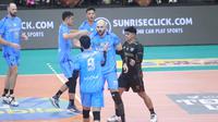 Tim putra Palembang Bank SumselBabel berhasil membungkam Surabaya Samator dengan skor 3-1 (35-37, 25-15, 25-15, 25-20) pada laga pertama seri kedua final four PLN Mobile Proliga 2025, di GOR Jatidiri Semarang, Kamis (24/4/2025). (dok. PBVSI)