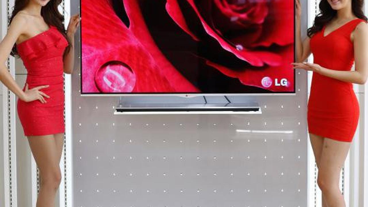 Seksinya model Korea saat peluncuran LG OLED 