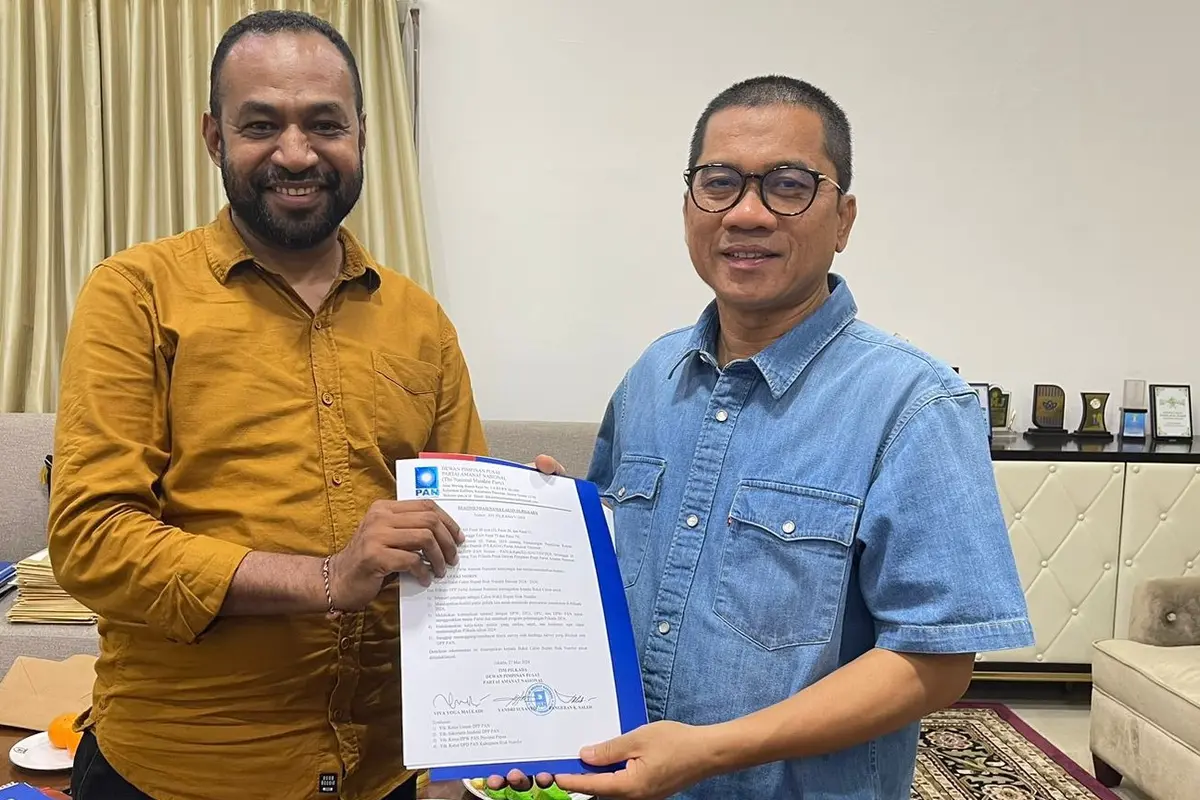 John Gerki Morin menerima Surat Tugas dari PAN yang diserahkan langsung oleh Wakil Ketua Umum DPP PAN Yandry Susanto. (Istimewa)
