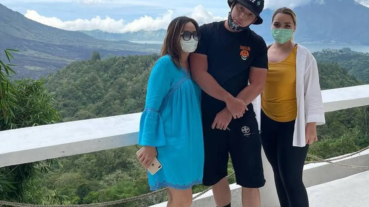 5 Potret Stefan William dan Ria Andrews yang Kini Makin Mesra
