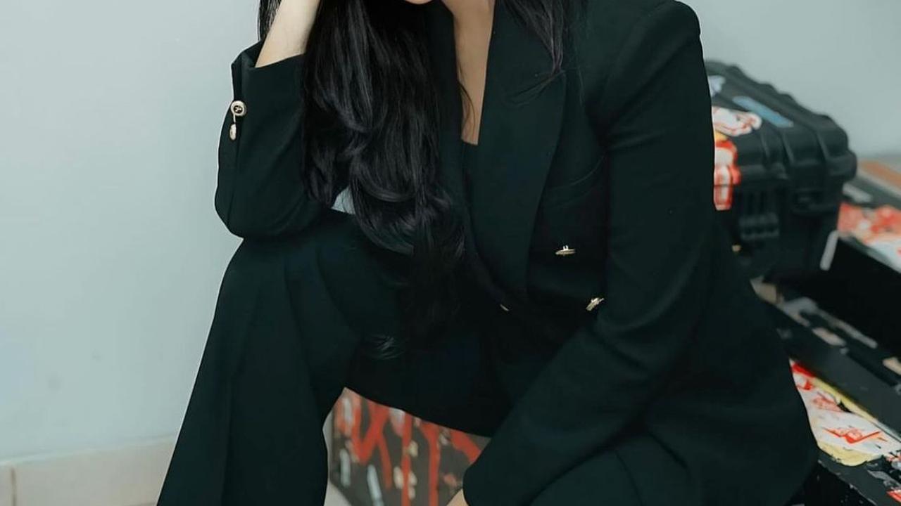 7 Potret Memikat Bella Bonita dalam Balutan Outfit Hitam Jadi Sorotan Netizen