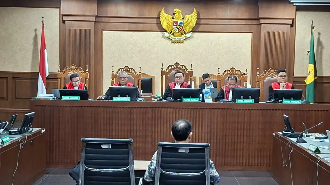 Nadiem Makarim hadir di sidang
