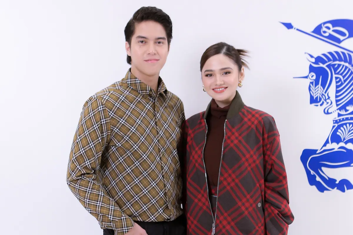 6 Gaya Couple El Rumi dan Syifa Hajdu Tampil Serasi saat Hadiri Acara Burberry Outerwear 2024 Bersama