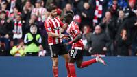 Pemain Southampton, Saido Mane (kiri) cetak gol ke gawang Liverpool (Reuters/Liputan6)