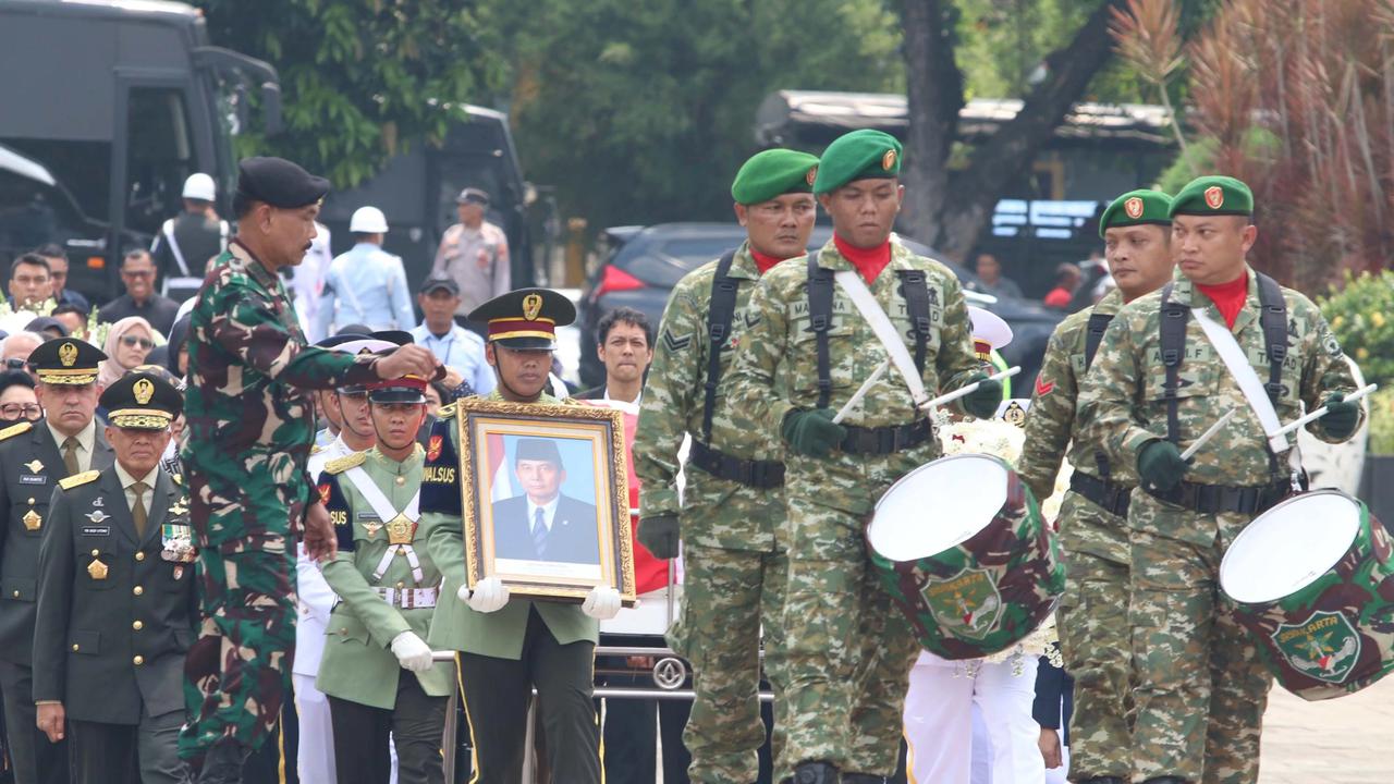 FOTO: Pemakaman Militer Juwono Sudarsono di TMP Kalibata