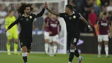 Bek Chelsea, Marc Cucurella dan Enzo Fernandez merayakan gol ke gawang West Ham di pekan 2 Liga Inggris, Sabtu 23 Agustus 2025. (c) AP Photo/Dave Shopland