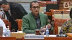 Wakil Menteri Hukum dan HAM RI, Edward Omar Sharif Hiariej mengikuti rapat kerja dengan Komisi III DPR RI di Kompleks Parlemen, Senayan, Jakarta, Rabu (9/11/2022). Rapat tersebut membahas penyampaian penyempurnaan Rancangan Kitab Undang-undang Hukum Pidana (RKUHP) hasil sosialisasi Pemerintah. (Liputan6.com/Angga Yuniar)