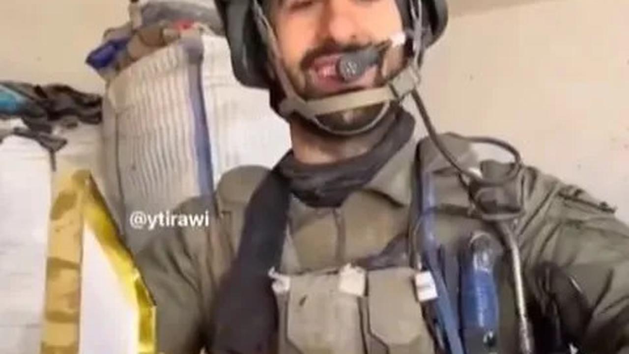Tentara Israel Curi Barang
