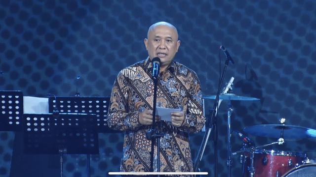 Menteri Koperasi dan UKM Teten Masduki membuka  pameran UMKM yang mengangkat tema Cerita Nusantara dari Indonesia untuk Dunia, di Istora Senayan, Jakarta. (Tira/Liputan6.com)