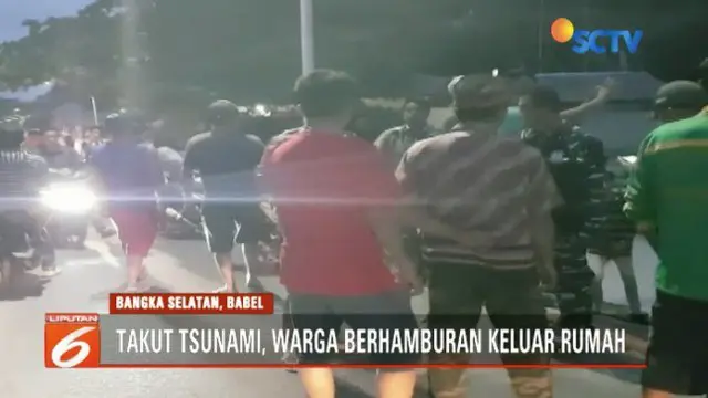 Warga Bangka Selatan, Bangka Belitung, panik menuju daerah tinggi usai dapat kabar ada tsunami.