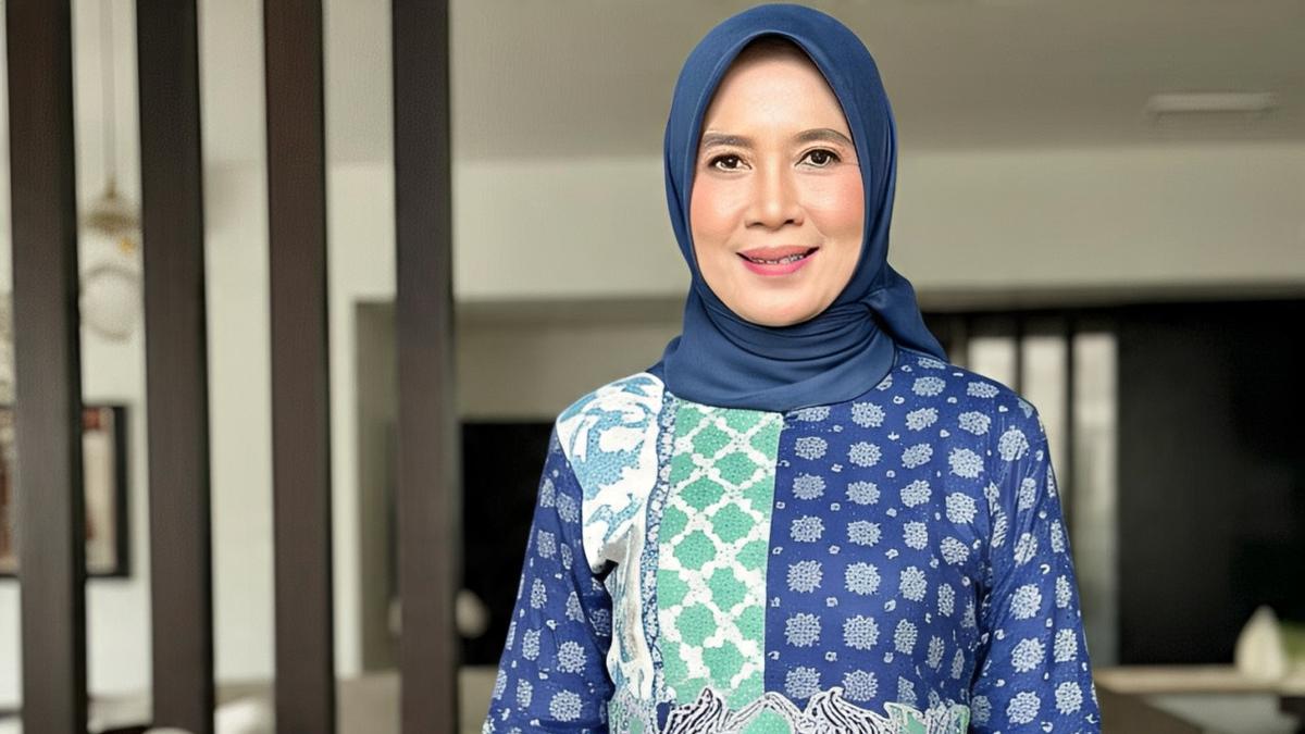 7 Model Baju Gamis Batik Kombinasi untuk Wanita Usia 50+, Bikin Awet Muda dan Segar
