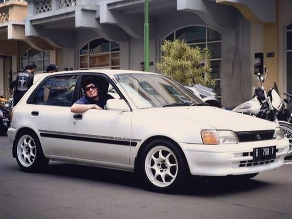 Nostalgia Otomotif! Deretan Artis yang Mengoleksi Mobil Klasik Keren