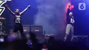 Kelompok musik pop-punk asal Kanada, Simple Plan beraksi di atas panggung Everblast Festival 2023 di Gambir Expo, Kemayoran, Jakarta Pusat, Sabtu (4/3/2023). Selain Simple Plan, Everblast hari pertama juga menampilkan Sindentosca, Kobe, Naff, The Rasmus, Fade2 Black, Rocket Rockers hingga The Changcuters. (Liputan6.com/Herman Zakharia)