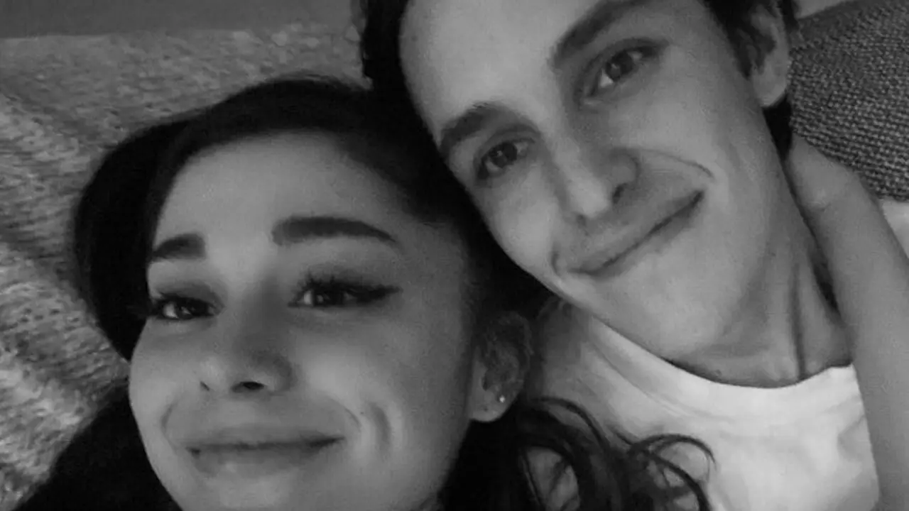 Intip Indahnya Cincin Kawin Ariana Grande yang Didesain Sendiri oleh Dalton Gomez