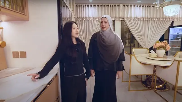 10 Potret Dapur Rumah Tasyi Athasyia, Super Canggih hingga Estetika Glamor dengan Sentuhan Putih dan Emas