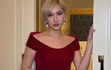 Pesona BCL Kenakan Dress Merah Panjang Belah Samping, Anggun dengan Detail yang Elegan