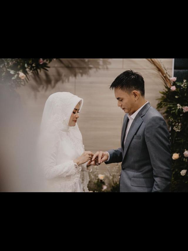 Momen Pernikahan Ikke Nurjanah dan Karlie . (Sumber: Instagram/@ikkenurjanah0518 )