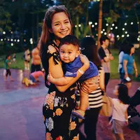 Kirana Larasati, janda satu anak yang memiliki pesona sangat memikat. Mengurus anak lelakinya seorang diri, penampilan Kirana sangat memesona.  (Instagram/kiranalarasati)