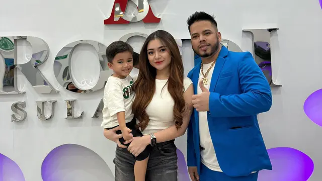 Nathalie Holscher bersama sahabat yang akrab disapa Kak Rosidi. (Foto: Dok. Istimewa)