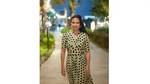 Gaya Indah Permatasari Pakai Baju Thrift 35 Ribu