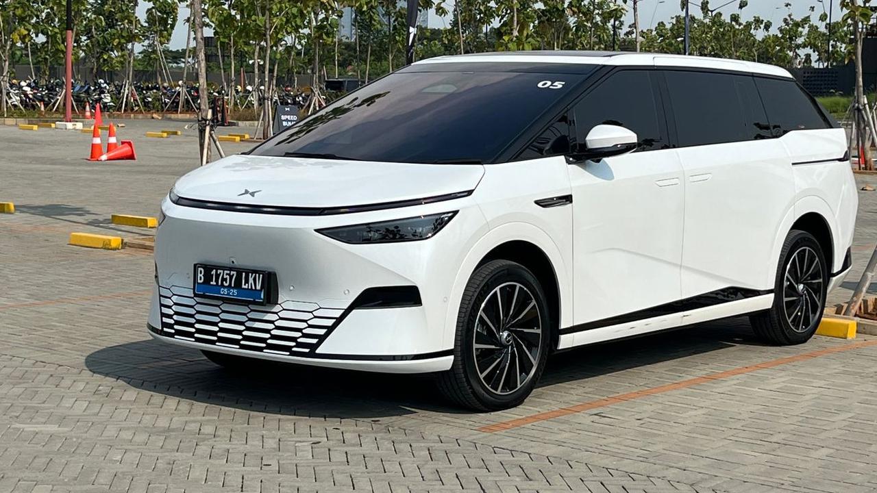 Uji Coba Xpeng X9, Bakal Saingi Denza D9?