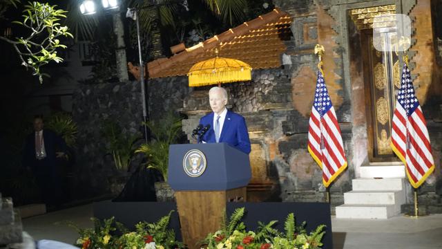 Presiden Amerika Serikat Joe Biden mengaku menghabiskan waktu kurang lebih 3,5 jam saat berbincang dengan Presiden China Xi Jinping (Liputan6.com/Teddy Tri Setio Berty)