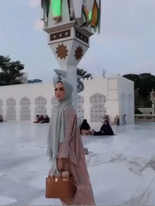 [Instagram/krisdayantilemos]