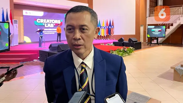 Herry Rachmat, Direktur Poltekpar Makassar, mengungkap pihaknya berkontribusi memajukan wisata kemaritiman dengan kontribusi para mahasiswa dan dosennya dengan memberi pelatihan 24 Desa Wisata. (Dok: Liputan6.com/dyah)