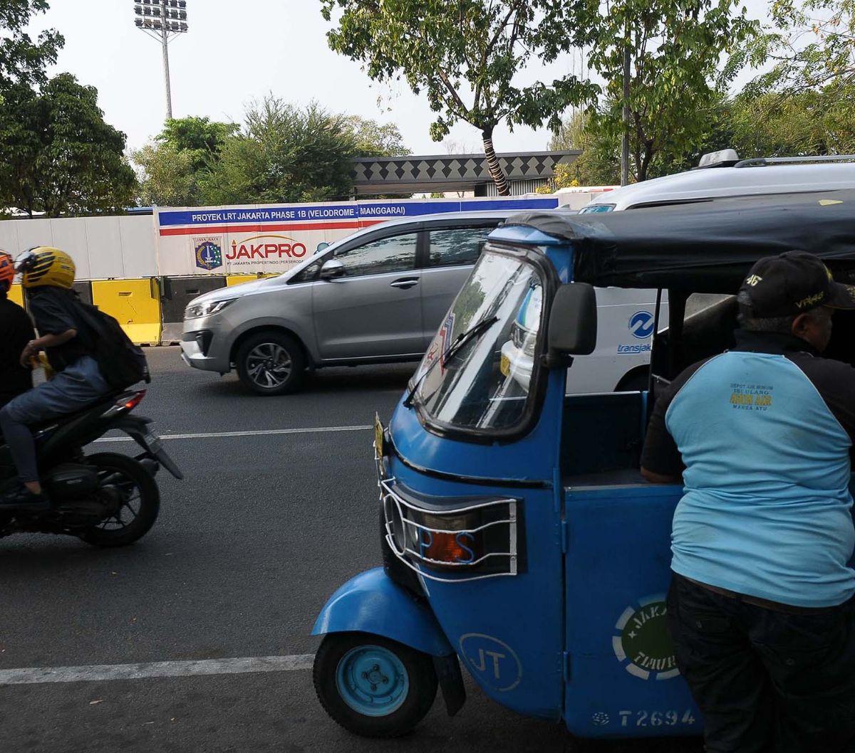 Proyek pembangunan Lintas Raya Terpadu (LRT) Jakarta Fase 1B rute Velodorome-Manggarai akan dikerjakan selama 36 bulan atau tiga tahun. Hal itu diungkapkan oleh&nbsp;Kepala Dinas Perhubungan (Dishub) DKI Jakarta Syafrin Liputo.<br>