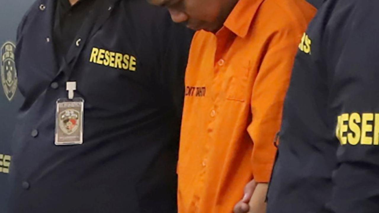 FOTO: Ekspresi Tersangka Yudha Tertunduk Lesu saat Dihadirkan dalam Rilis Kasus Pembunuhan Dante