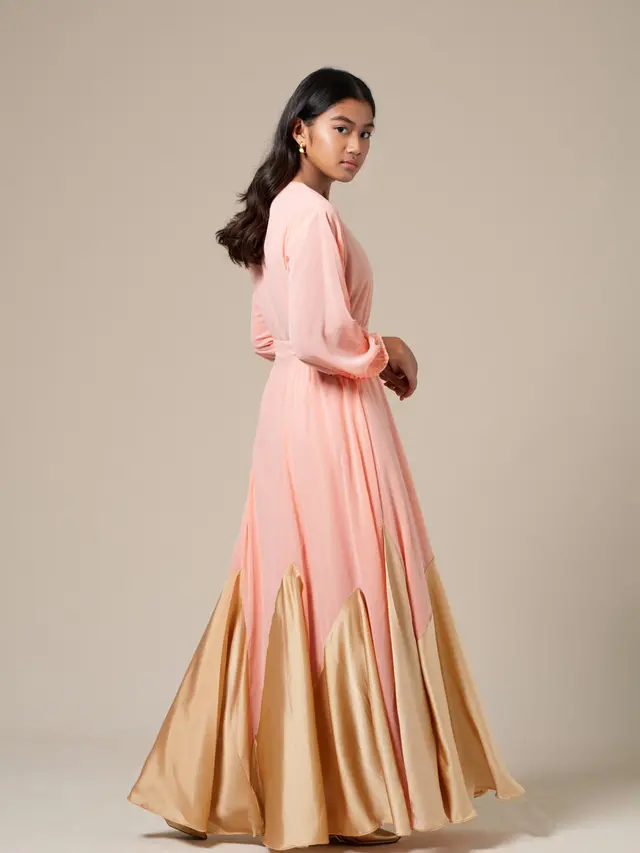 Model Baju Gereja Terusan Kombinasi Warna Pastel yang Elegan