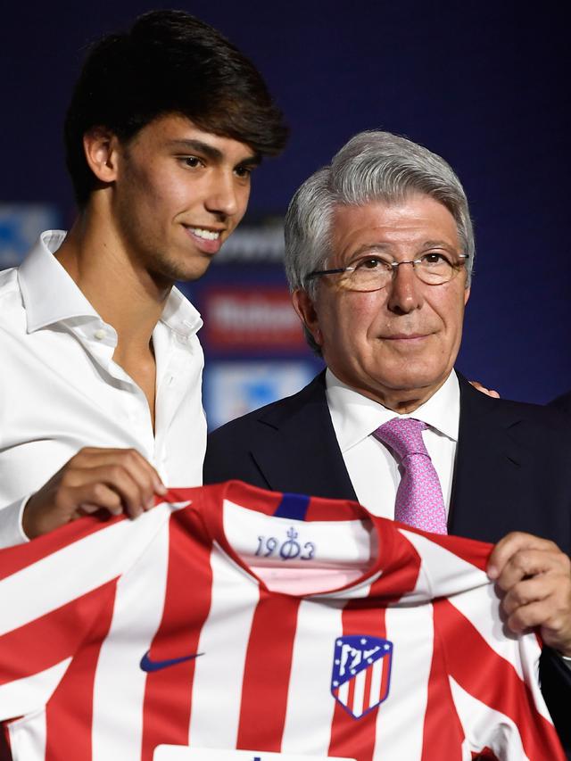 Senyum Joao Felix Saat Diperkenalkan Jadi Pemain Atletico Madrid