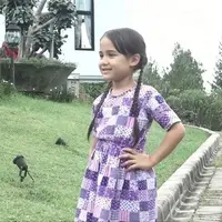 Nicole Elizabeth Rossi terlihat sangat senang dan menggemaskan di lokasi syuting Elif Indonesia. Selain itu, karakter Nicole mudah akrab dengan para crew film Elif Indonesia.