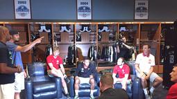 Para pemain MU berada di markas Seattle Seahawks. (Manutd.com)