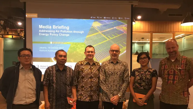 Pembicara dalam seminar Addressing Indonesia's Air Pollution Through Energy Policy Change di Rework Kuningan Jakarta (18/10/2017) (Liputan6.com/Teddy Tri Setio Berty)