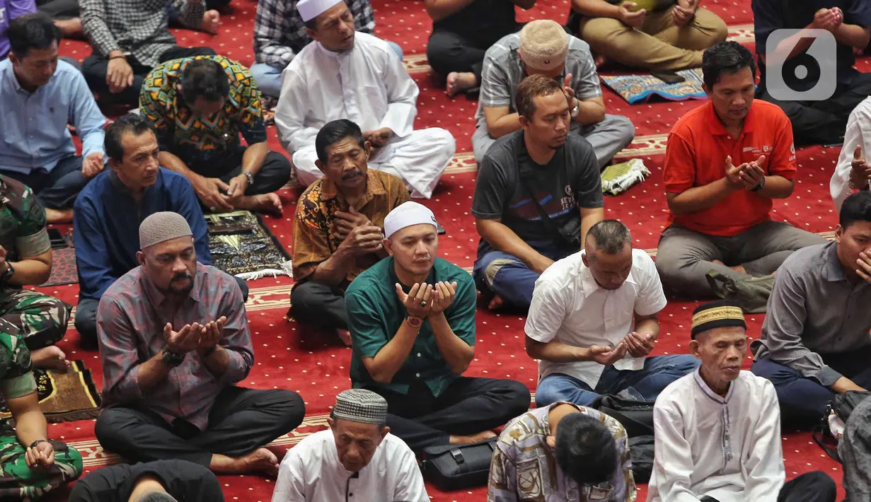 Di sisi lain, sepanjang Ramadan 1446 Hijriah, Masjid Istiqlal Jakarta juga mengadakan beberapa program lain yang dilakukan untuk sosialisasi kemanusiaan, salah satunya kampung Ramadan Internasional. (Liputan6.com/Angga Yuniar)