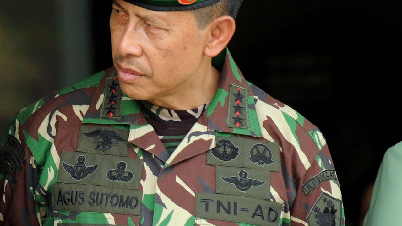 20150917-Letjen Agus Sutomo Serahkan Pasukan ke Mayjen Teddy Lhaksmana-Jakarta